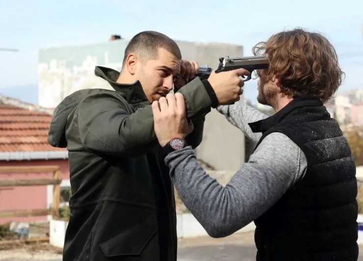 Кадр из Внутри (2016) Кадр 1 из сериала Внутри / Içerde (2016)