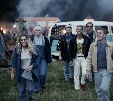 Кадр из Это – Англия. Год 1990 (2015) Кадр 1 из сериала Это – Англия. Год 1990 / This Is England '90 (2015)