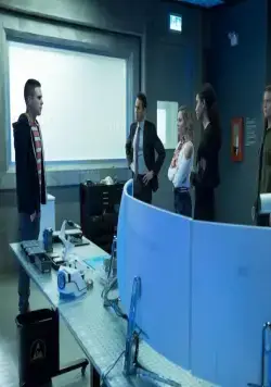 Кадр из Путешественники (2016) Кадр 3 из сериала Путешественники / Travelers (2016)