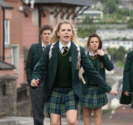 Кадр из Девчонки из Дерри (2018) Кадр 1 из сериала Девчонки из Дерри / Derry Girls (2018)