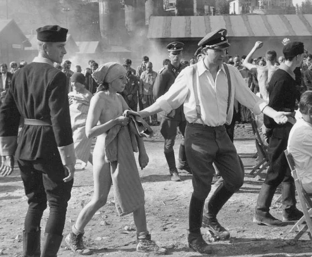 Кадр из Список Шиндлера (1993) Кадр 3 из фильма Список Шиндлера / Schindler's List (1993)