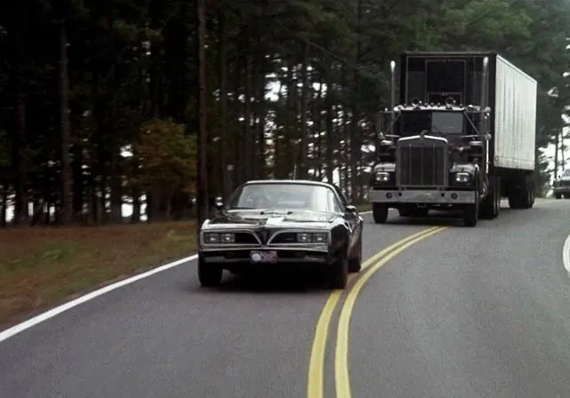 Кадр из Смоки и Бандит (1977) Кадр 3 из фильма Смоки и Бандит / Smokey and the Bandit (1977)