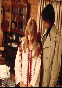 Кадр из Девочка из переулка (1976) Кадр 2 из фильма Девочка из переулка / The Little Girl Who Lives Down the Lane (1976)