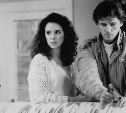 Кадр из Слежка (1987) Кадр 2 из фильма Слежка / Stakeout (1987)