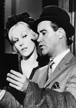 Кадр из Тридцать три несчастья (1962) Кадр 3 из фильма Тридцать три несчастья / The Notorious Landlady (1962)