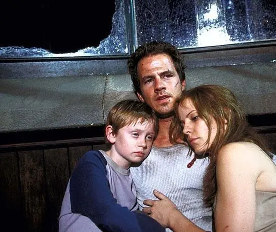 Кадр из Темнота наступает (2003) Кадр 1 из фильма Темнота наступает / Darkness Falls (2003)