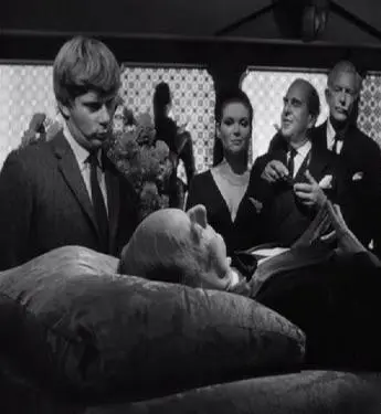 Кадр из Незабвенная (1965) Кадр 2 из фильма Незабвенная / The Loved One (1965)