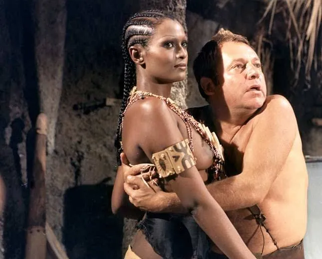Кадр из Синьор Робинзон (1976) Кадр 1 из фильма Синьор Робинзон / Il signor Robinson, mostruosa storia d'amore e d'avventure (1976)