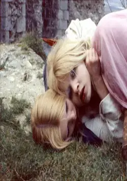 Кадр из Окровавленные губы (1975) Кадр 3 из фильма Окровавленные губы / Suck Me, Vampire (1975)