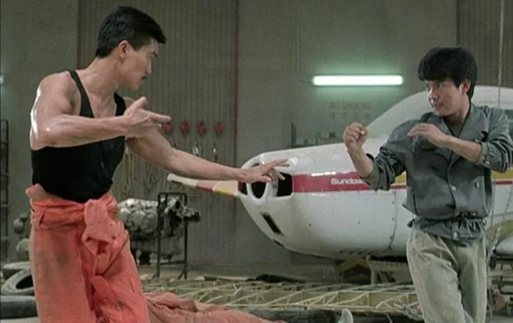 Кадр из Зло во благо (1986) Кадр 2 из фильма Зло во благо / Zhi fa xian feng (1986)