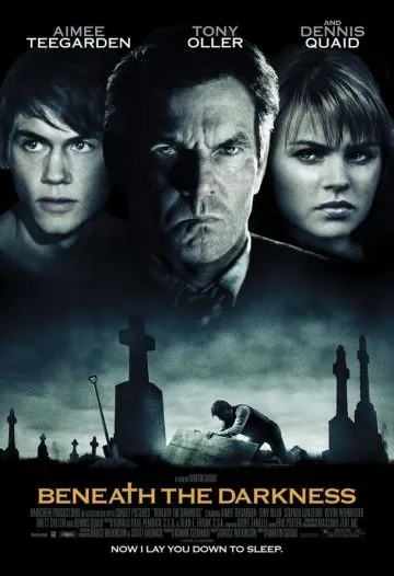 Постер: Сквозь тьму / Beneath the Darkness (2011)