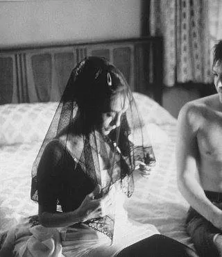 Кадр из Кровь с молоком (1997) Кадр 1 из фильма Кровь с молоком / Six Ways to Sunday (1997)