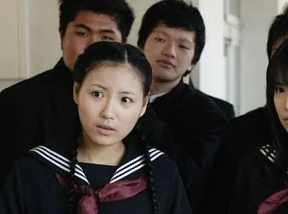 Кадр из Женщина с разрезанным ртом 2 (2008) Кадр 1 из фильма Женщина с разрезанным ртом 2 / Kuchisake-onna 2 (2008)