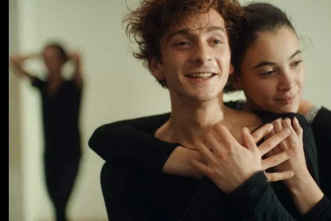 Кадр из А потом мы танцевали (2019) Кадр 1 из фильма А потом мы танцевали / And Then We Danced (2019)