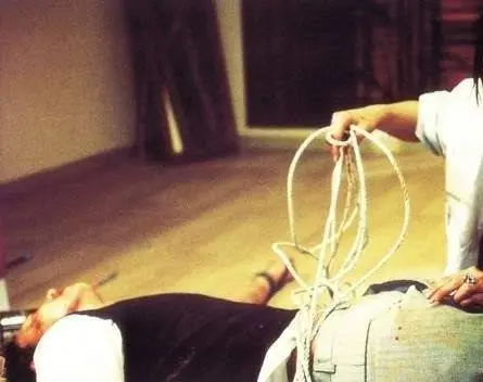 Кадр из Кровавый пляж (2000) Кадр 3 из фильма Кровавый пляж / Haebyeoneuro gada (2000)