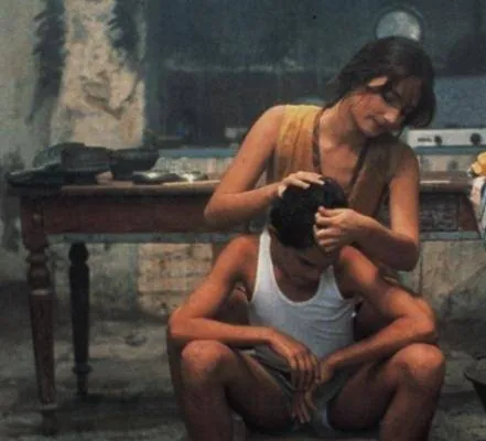 Кадр из Мальчик на крыше (1990) Кадр 1 из фильма Мальчик на крыше / Asfour Stah (1990)