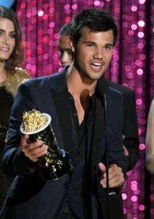 Постер: Церемония вручения премии MTV Movie Awards 2012 / 2012 MTV Movie Awards (2012)
