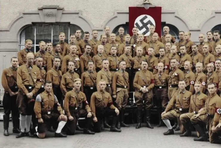 Кадр из Апокалипсис: Гитлер (2011) Кадр 2 из сериала Апокалипсис: Гитлер / Apocalypse: Hitler (2011)
