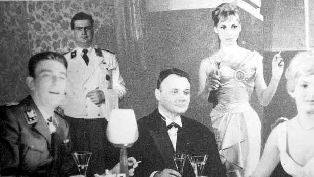 Кадр из Замерзшие молнии (1967) Кадр 1 из сериала Замерзшие молнии / Die gefrorenen Blitze (1967)