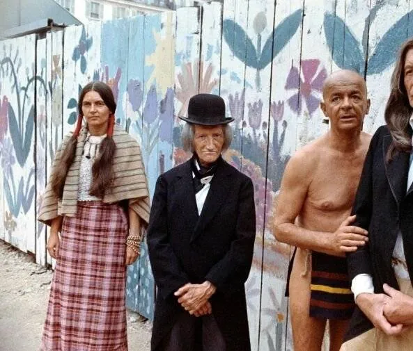 Кадр из Не трогай белую женщину (1974) Кадр 3 из фильма Не трогай белую женщину / Touche pas à la femme blanche (1974)