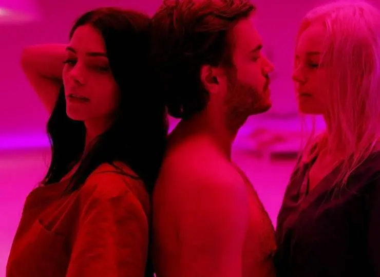 Кадр из Пациенты (2022) Кадр 1 из фильма Пациенты / The Immaculate Room (2022)