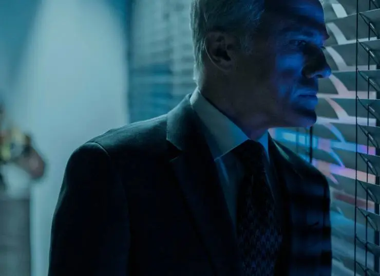 Кадр из Консультант (2023) Кадр 1 из сериала Консультант / The Consultant (2023)