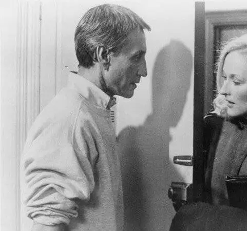 Кадр из В ночной тиши (1982) Кадр 2 из фильма В ночной тиши / Still of the Night (1982)