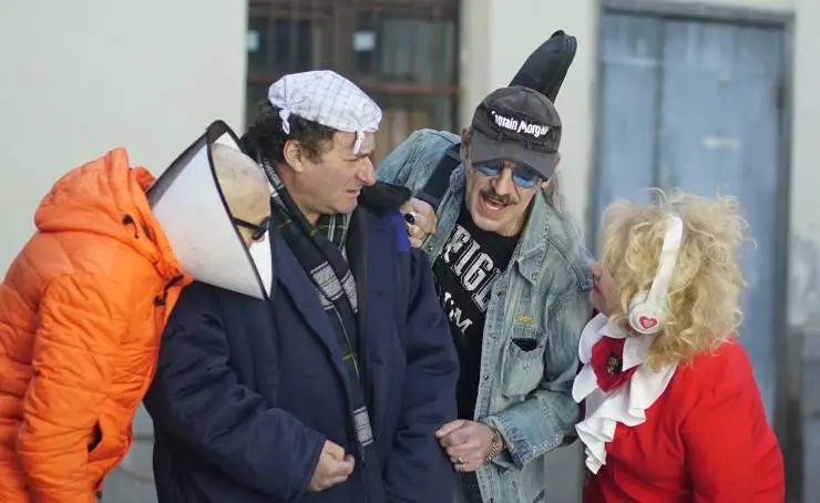 Кадр из Золотые соседи (2022) Кадр 2 из фильма Золотые соседи (2022)