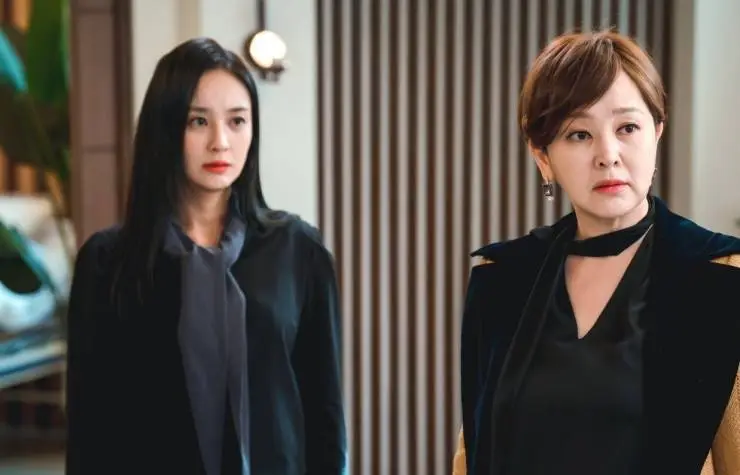 Кадр из Тайный дом (2022) Кадр 1 из сериала Тайный дом / Bimilui jip (2022)