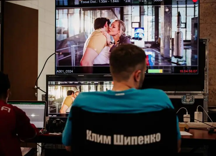 Кадр из Вызов. О фильме, покорившем космос (2023) Кадр 2 из сериала Вызов. О фильме, покорившем космос (2023)