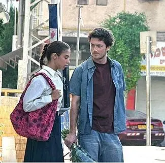 Кадр из Дотянуться рукой (2006) Кадр 2 из сериала Дотянуться рукой / A Touch Away (2006)