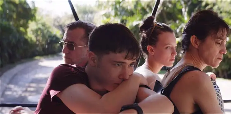Кадр из Закат (2021) Кадр 2 из фильма Закат / Sundown (2021)