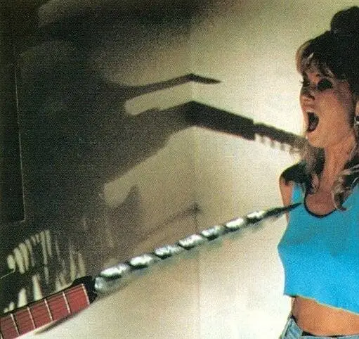 Кадр из Кровавая вечеринка 2 (1987) Кадр 1 из фильма Кровавая вечеринка 2 / Slumber Party Massacre II (1987)