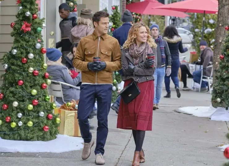Кадр из Необычное Рождество (2021) Кадр 1 из фильма Необычное Рождество / An Unexpected Christmas (2021)