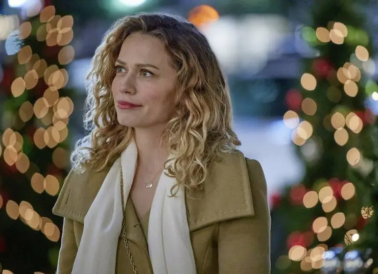 Кадр из Необычное Рождество (2021) Кадр 3 из фильма Необычное Рождество / An Unexpected Christmas (2021)
