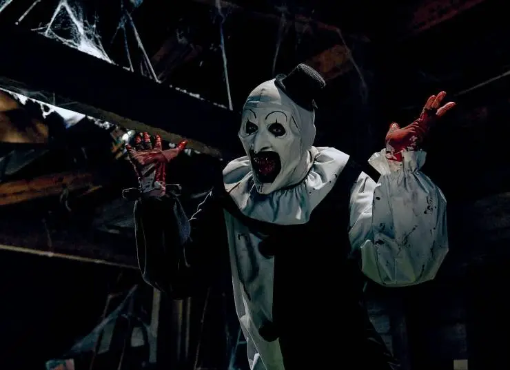 Кадр из Ужасающий 3 (2024) Кадр 1 из фильма Ужасающий 3 / Terrifier 3 (2024)