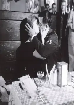 Кадр из Все началось с поцелуя (1959) Кадр 1 из фильма Все началось с поцелуя / It Started with a Kiss (1959)