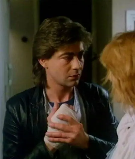 Кадр из Не открывай до наступления Рождества (1984) Кадр 1 из фильма Не открывай до наступления Рождества / Dont Open Till Christmas (1984)