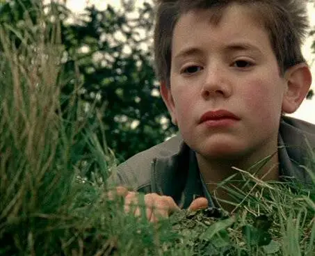 Кадр из Рядом с Лео (2002) Кадр 2 из фильма Рядом с Лео / Tout contre Léo (2002)