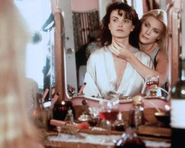 Кадр из Падшая женщина (1993) Кадр 3 из фильма Падшая женщина / Scorned (1993)