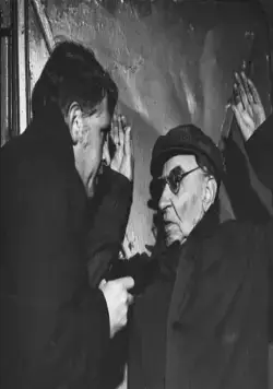 Кадр из Быть лишним (1976) Кадр 3 из фильма Быть лишним (1976)