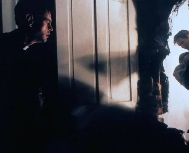 Кадр из По ту сторону тьмы (1990) Кадр 2 из фильма По ту сторону тьмы / La casa 5 (1990)