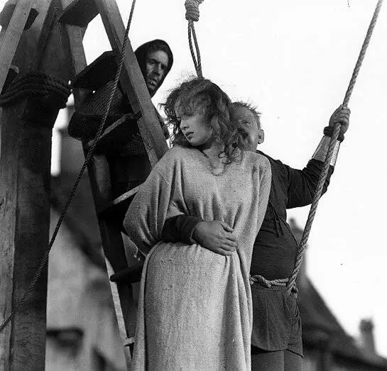 Кадр из Горбун Собора Парижской Богоматери (1939) Кадр 1 из фильма Горбун Собора Парижской Богоматери / The Hunchback of Notre Dame (1939)