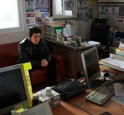 Кадр из Сломленный (2010) Кадр 2 из фильма Сломленный / Pagwidwin sanai (2010)