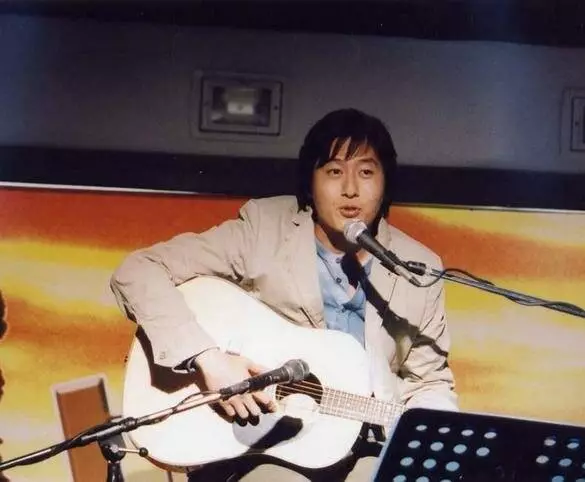 Кадр из Мистер Хон (2004) Кадр 3 из фильма Мистер Хон / Eodiseonga nugungae museun ili saenggimyeon teullimeopsi natananda, Hong Ban-jang (2004)