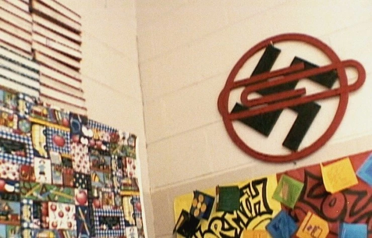 Кадр из Скрепки (2004) Кадр 2 из фильма Скрепки / Paper Clips (2004)
