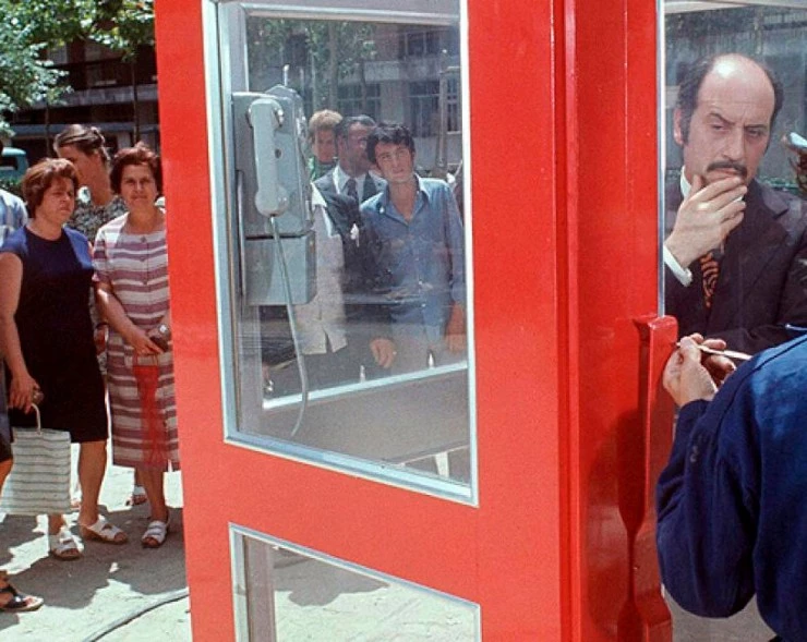 Кадр из Телефонная будка (1972) Кадр 1 из фильма Телефонная будка / La cabina (1972)