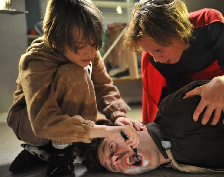 Кадр из Супербрат (2009) Кадр 2 из фильма Супербрат / Superbror (2009)