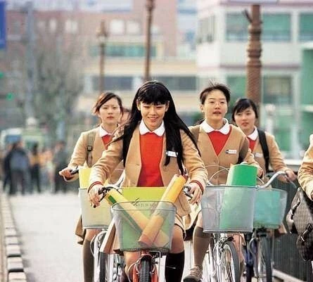Кадр из Безумная первая любовь (2003) Кадр 2 из фильма Безумная первая любовь / Cheotsarang sasu gwolgidaehoe (2003)