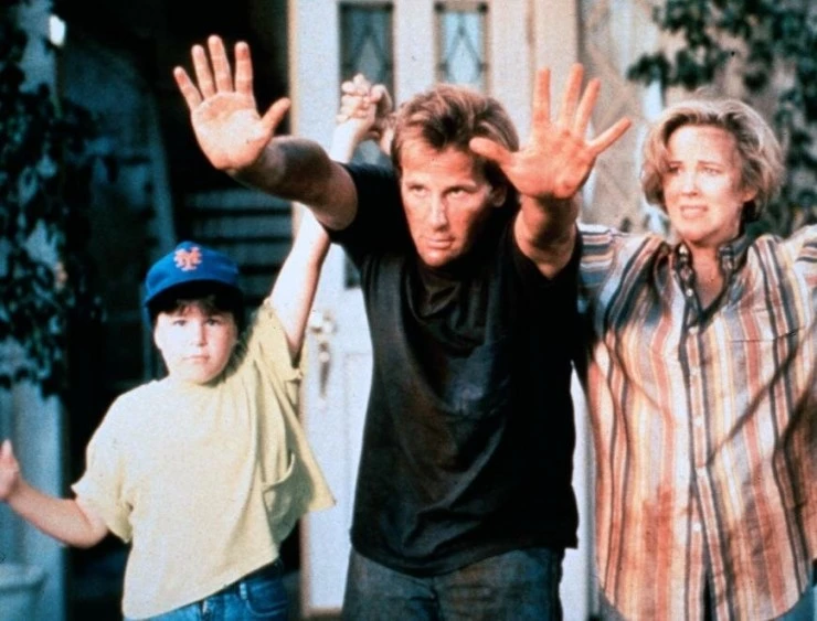 Кадр из Вот такие соседи (1992) Кадр 1 из фильма Вот такие соседи / There Goes the Neighborhood (1992)